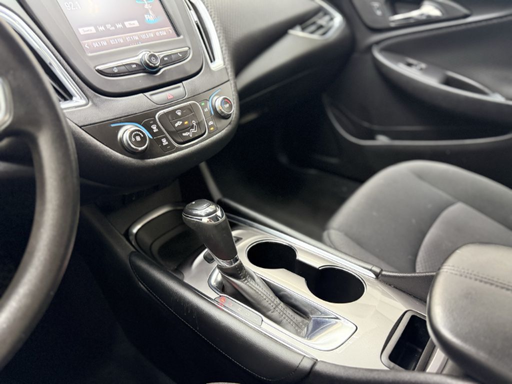 Photo 19 of this CHEVROLET MALIBU