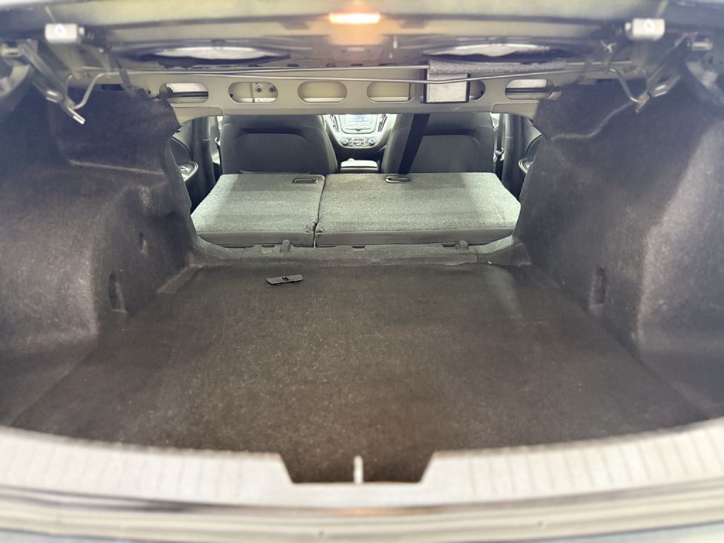 Photo 26 of this CHEVROLET MALIBU