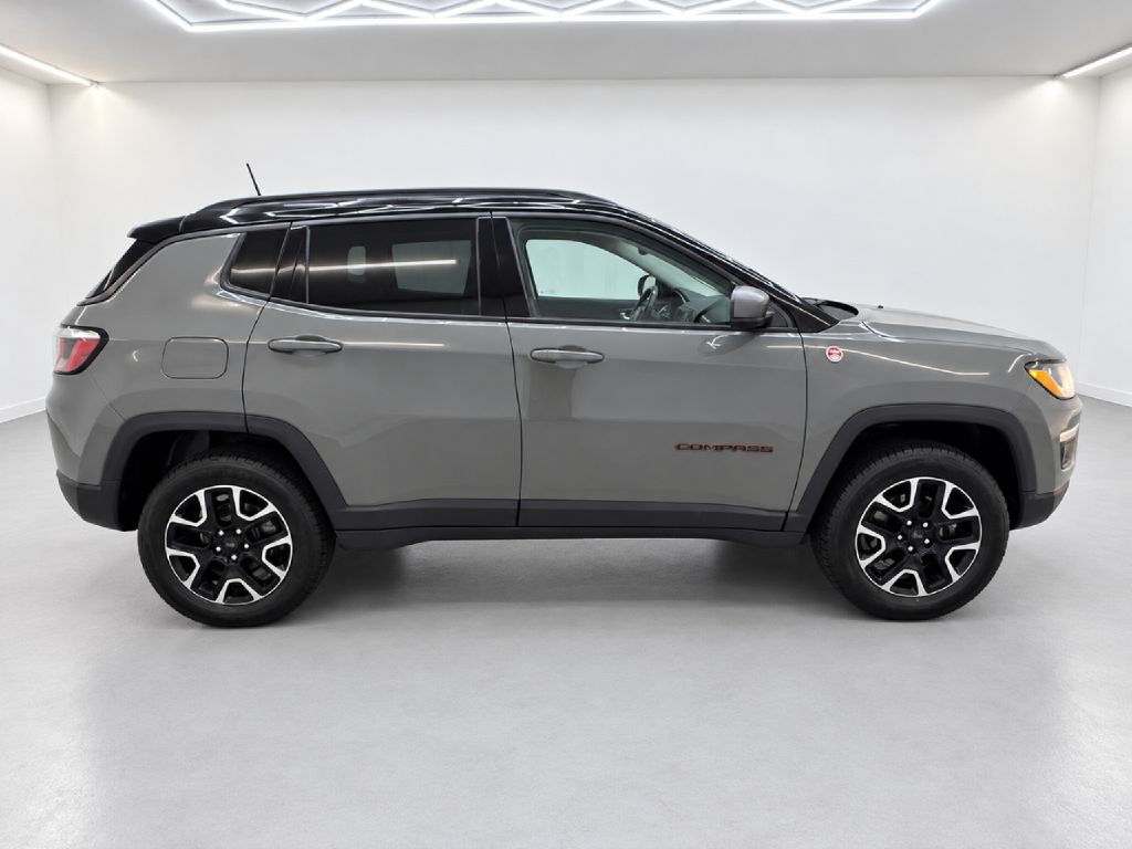 Photo 2 of this JEEP COMPASS