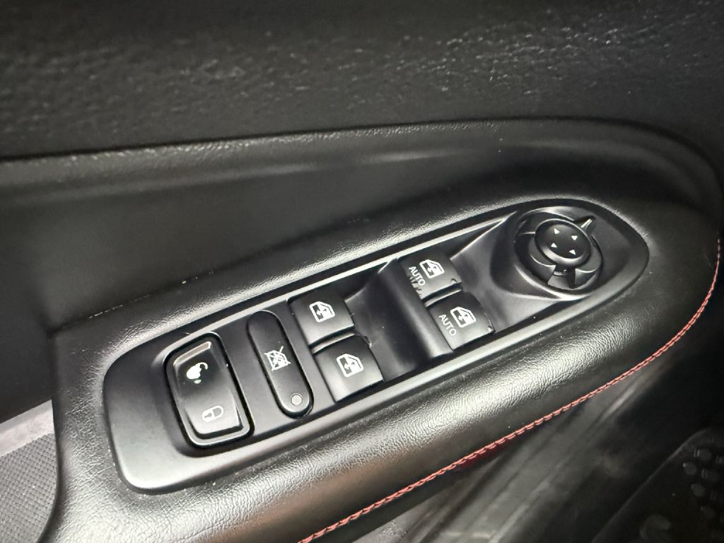 Photo 11 of this JEEP COMPASS