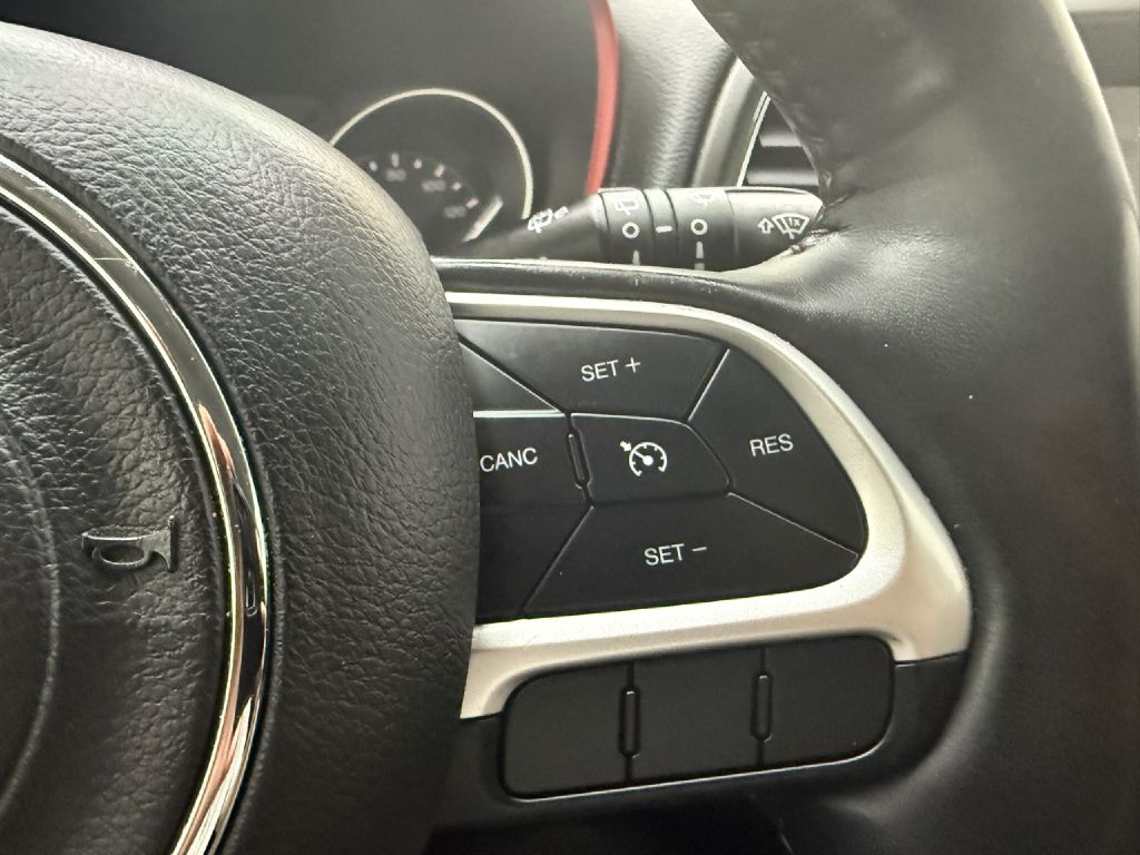 Photo 14 of this JEEP COMPASS