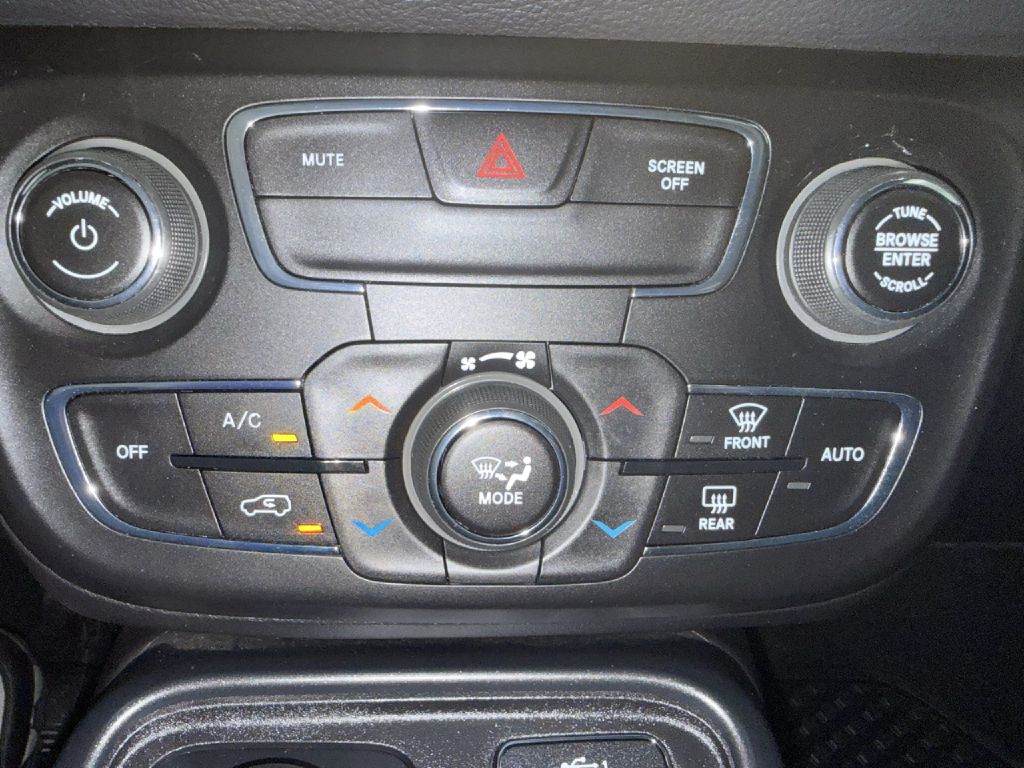 Photo 19 of this JEEP COMPASS