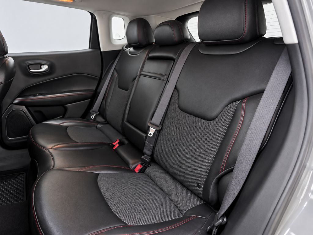 Photo 23 of this JEEP COMPASS