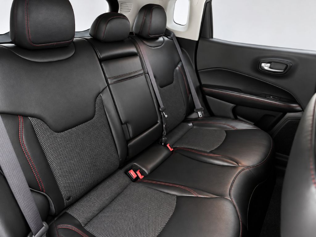 Photo 24 of this JEEP COMPASS