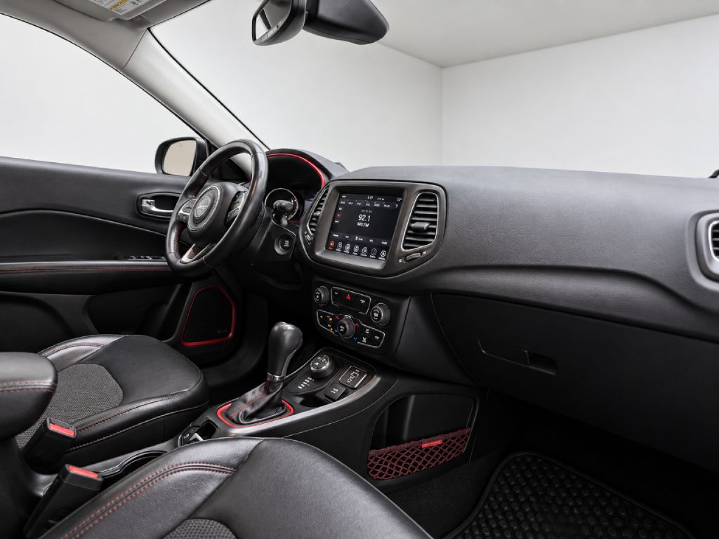 Photo 39 of this JEEP COMPASS