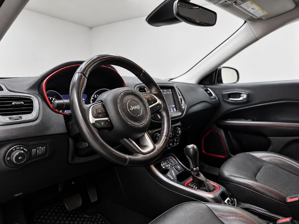 Photo 40 of this JEEP COMPASS