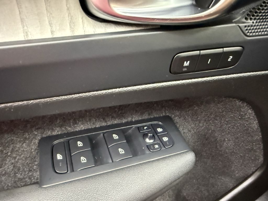 Photo 12 of this VOLVO XC40