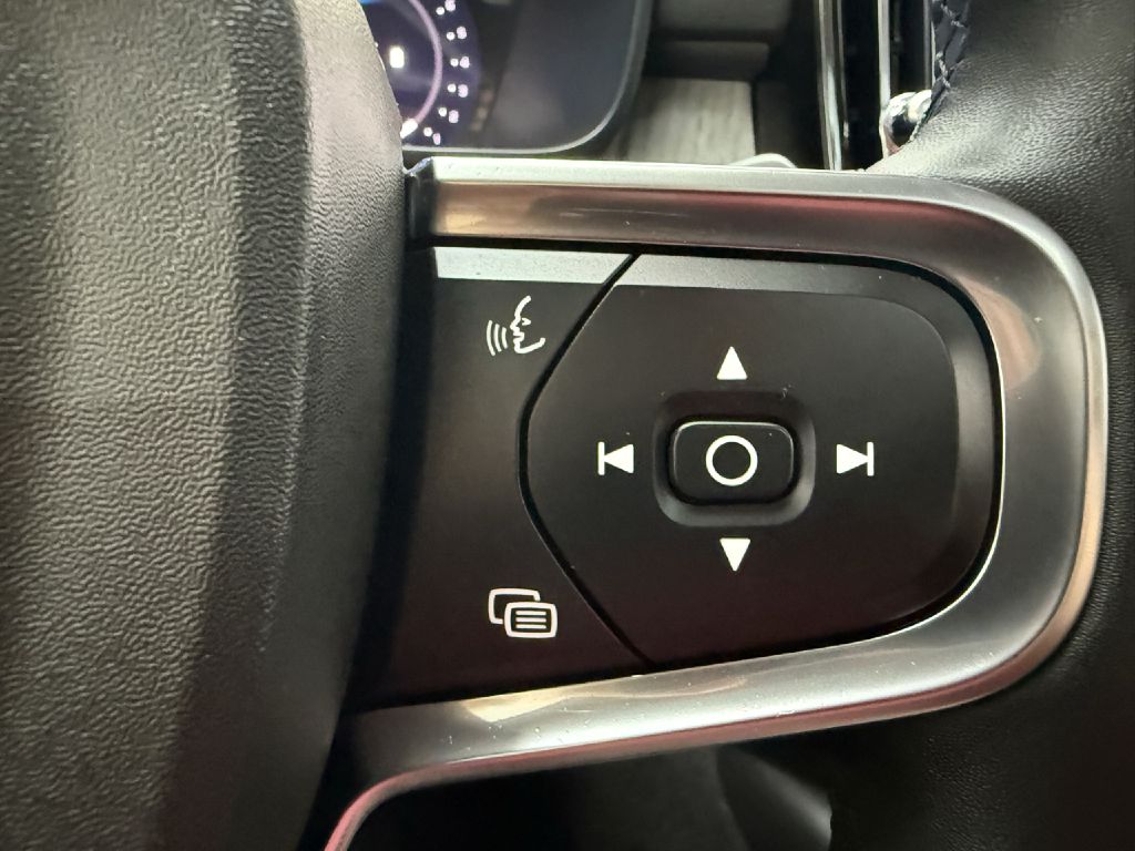 Photo 15 of this VOLVO XC40