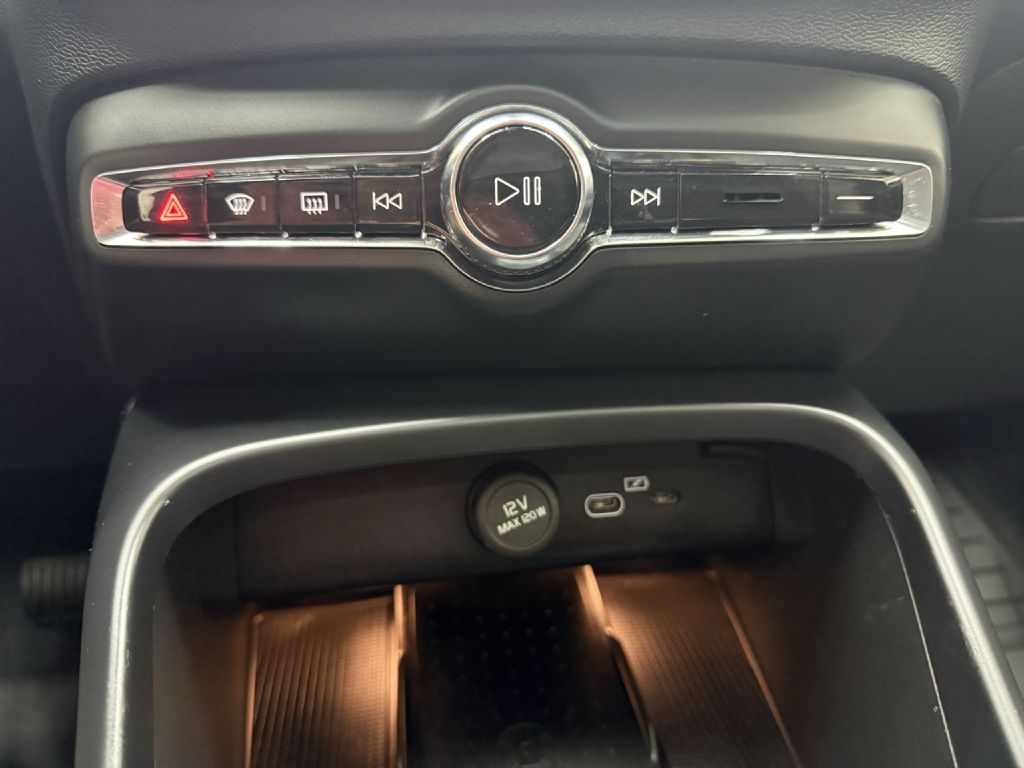 Photo 19 of this VOLVO XC40