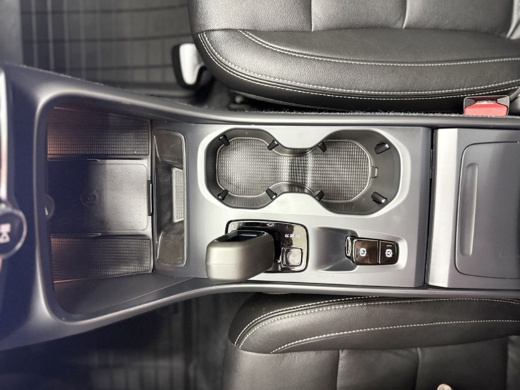 Photo 21 of this VOLVO XC40
