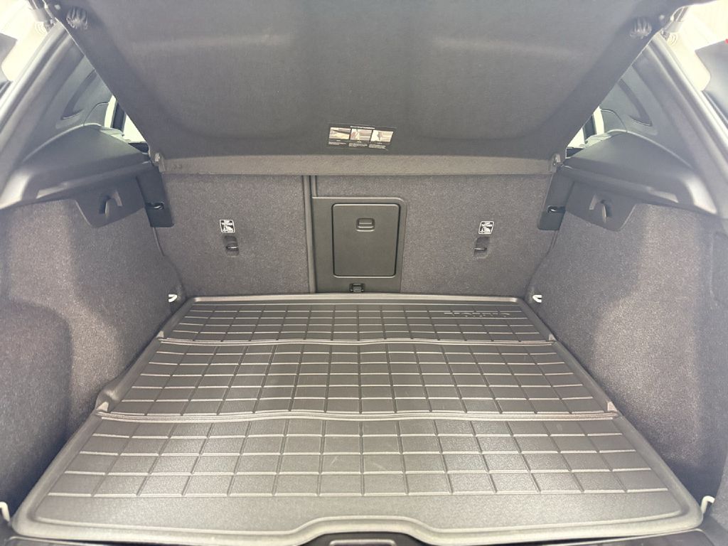 Photo 25 of this VOLVO XC40