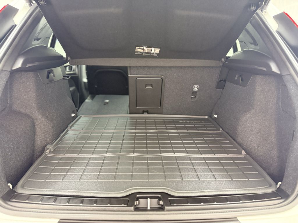 Photo 26 of this VOLVO XC40
