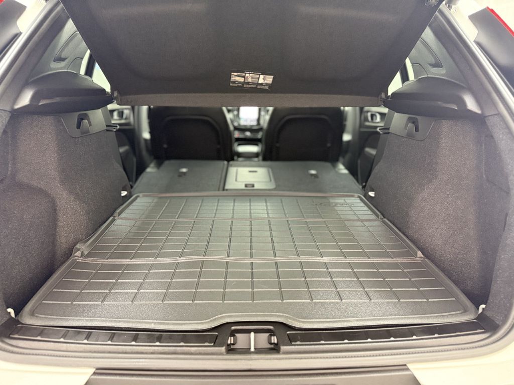 Photo 27 of this VOLVO XC40