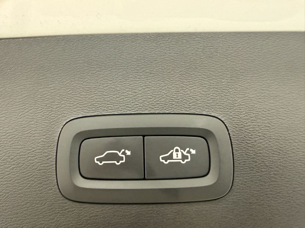 Photo 28 of this VOLVO XC40