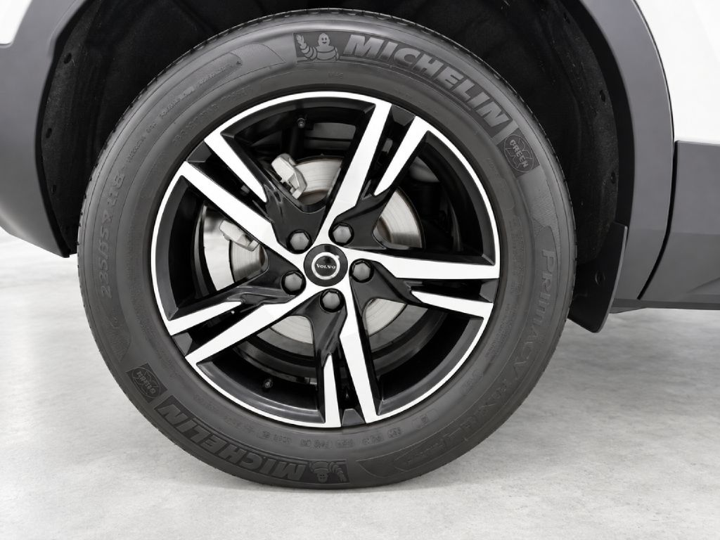 Photo 32 of this VOLVO XC40