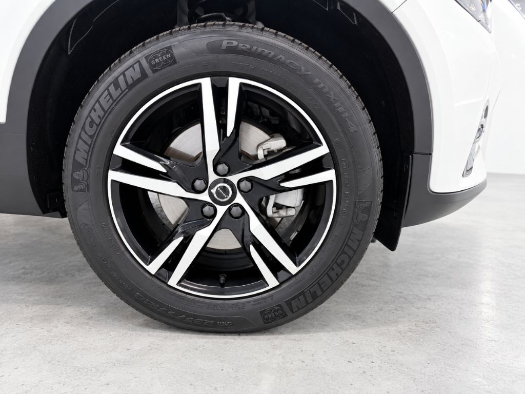 Photo 33 of this VOLVO XC40