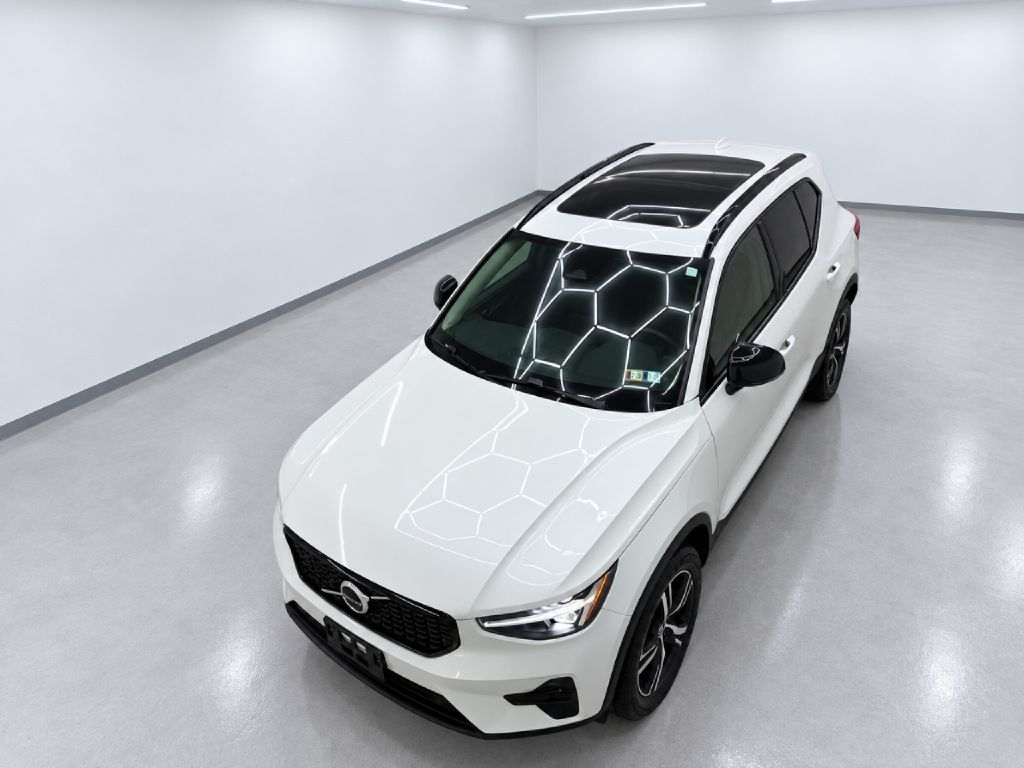 Photo 34 of this VOLVO XC40