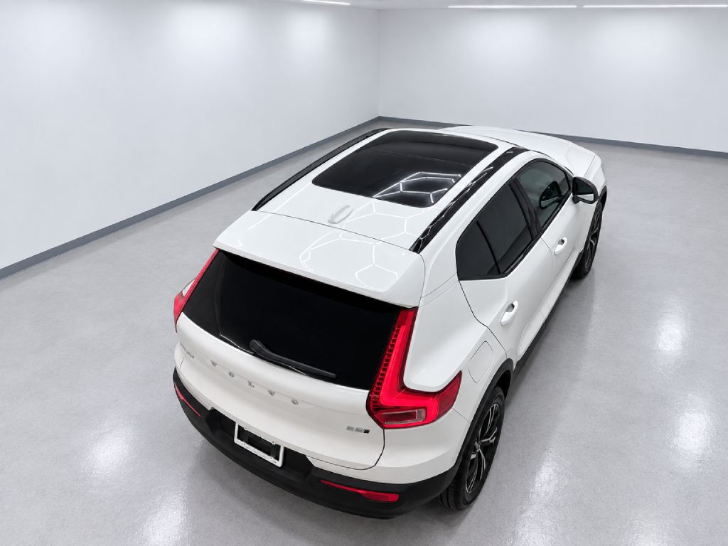 Photo 35 of this VOLVO XC40