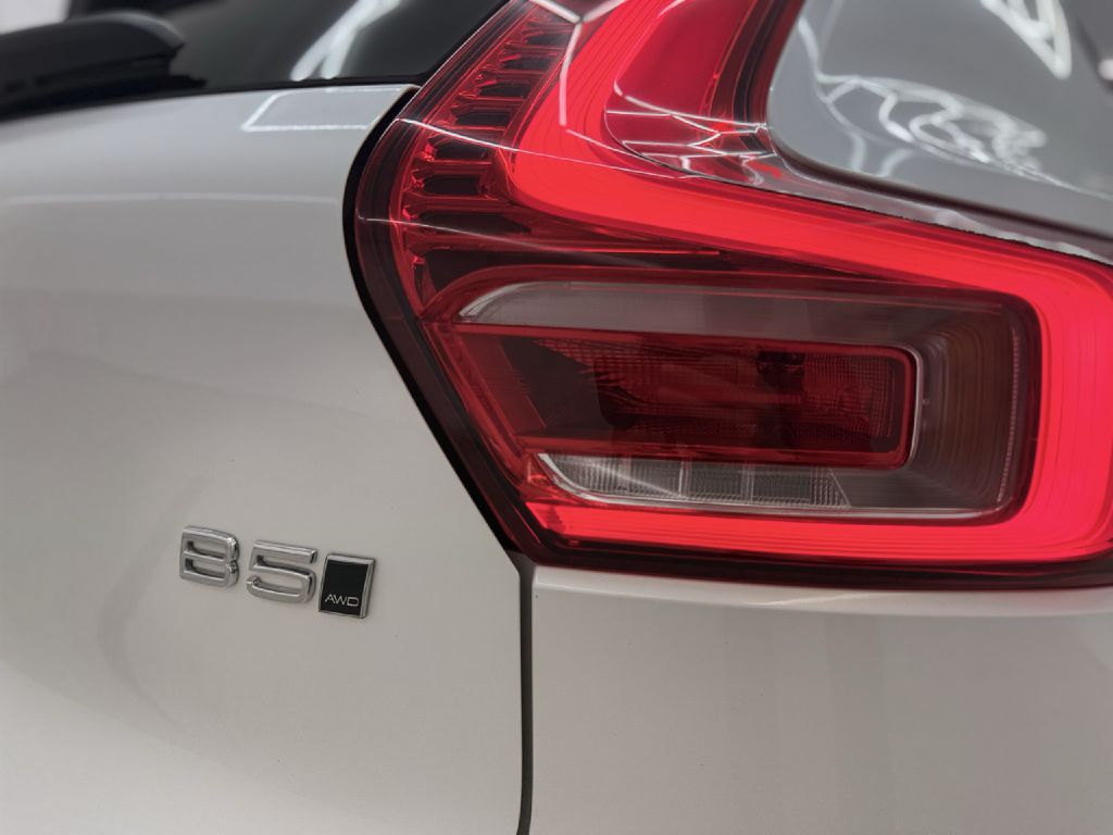 Photo 38 of this VOLVO XC40