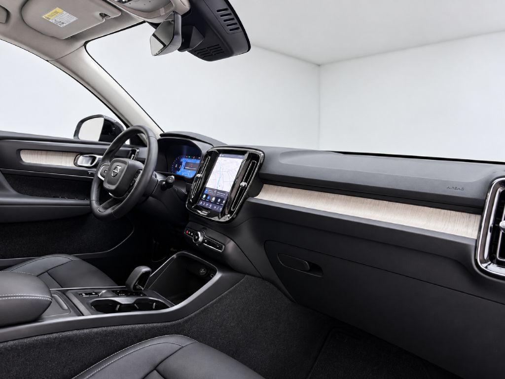Photo 39 of this VOLVO XC40
