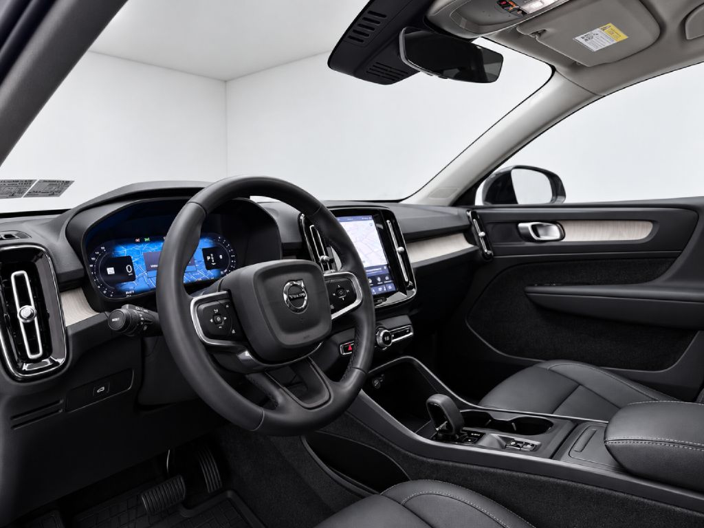 Photo 40 of this VOLVO XC40