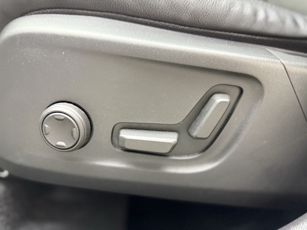 Photo 10 of this VOLVO XC40