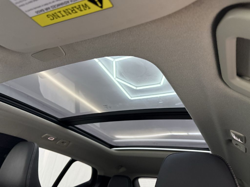 Photo 11 of this VOLVO XC40