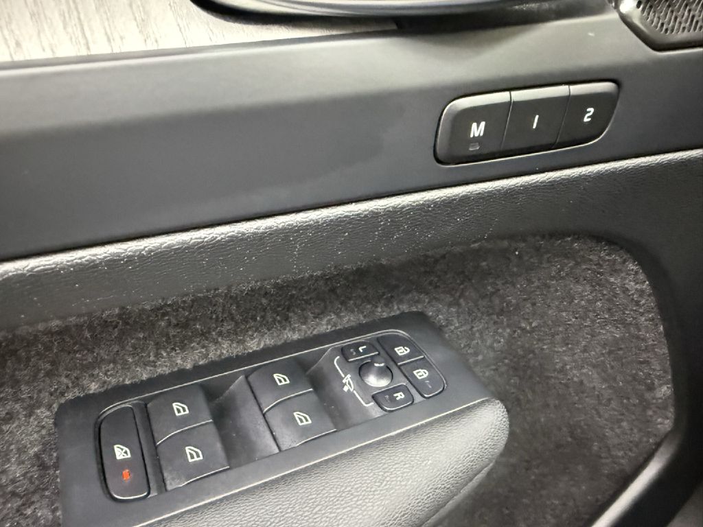 Photo 12 of this VOLVO XC40