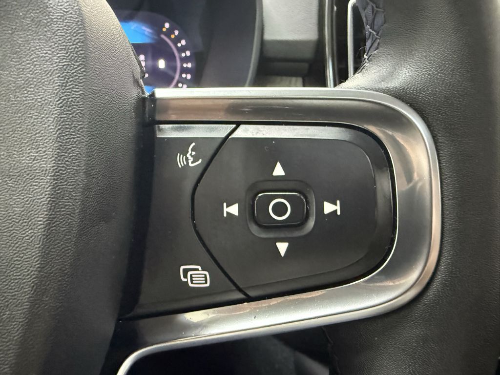 Photo 16 of this VOLVO XC40