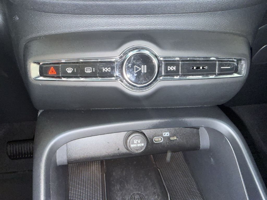 Photo 20 of this VOLVO XC40