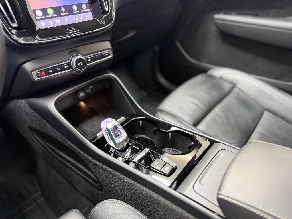 Photo 21 of this VOLVO XC40