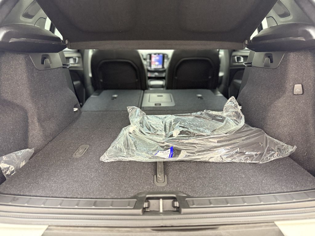 Photo 28 of this VOLVO XC40