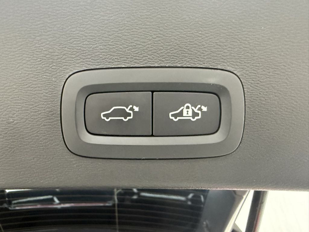 Photo 29 of this VOLVO XC40