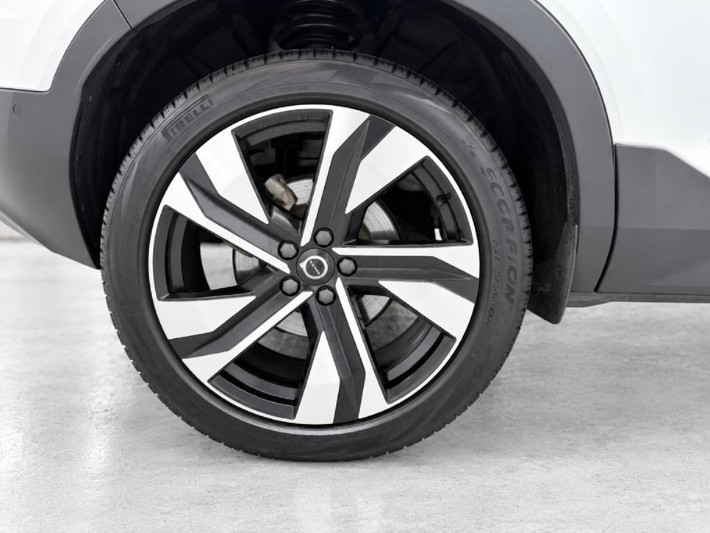 Photo 33 of this VOLVO XC40