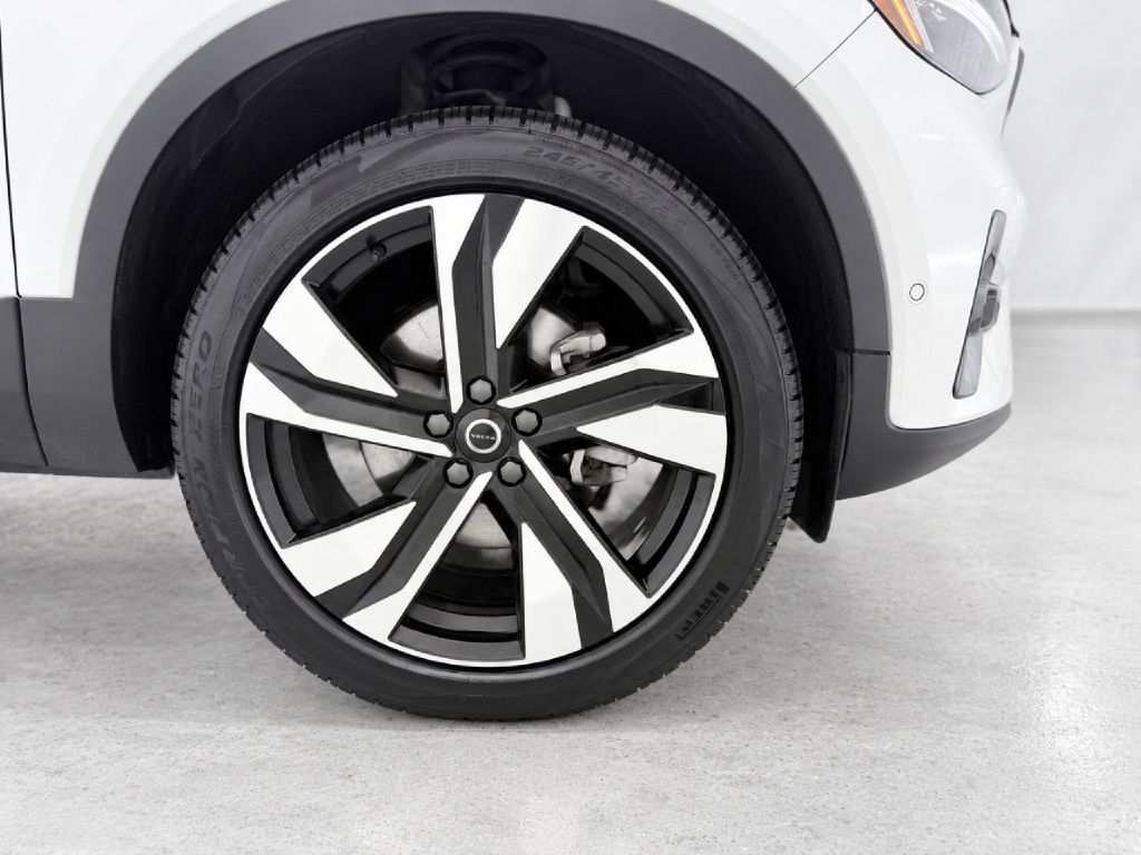 Photo 34 of this VOLVO XC40
