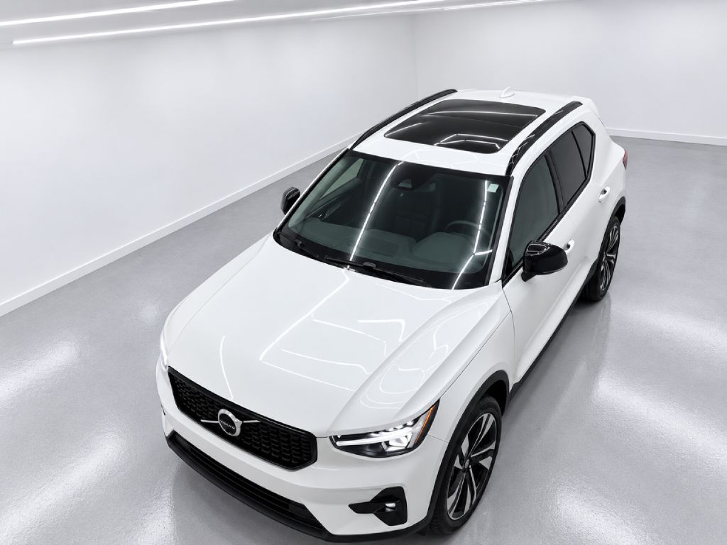 Photo 35 of this VOLVO XC40