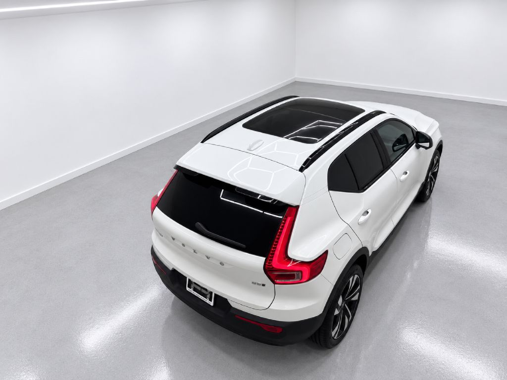 Photo 36 of this VOLVO XC40