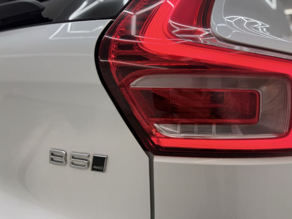 Photo 39 of this VOLVO XC40