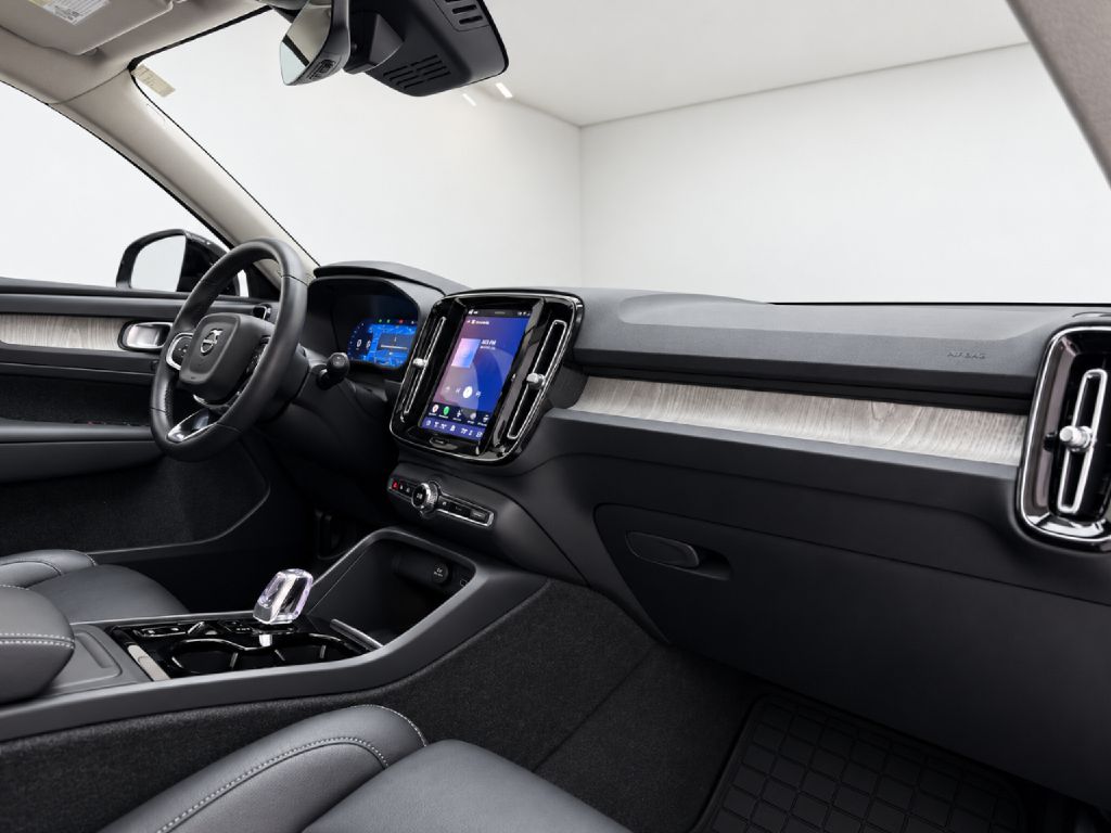 Photo 40 of this VOLVO XC40