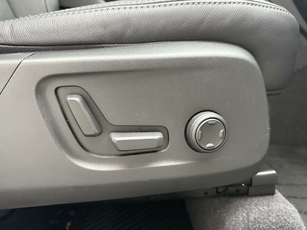 Photo 41 of this VOLVO XC40