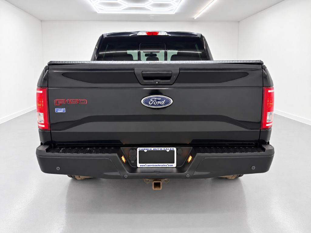 Photo 4 of this FORD F150