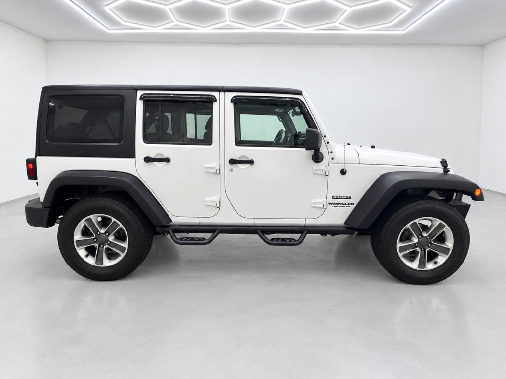 Photo 2 of this JEEP WRANGLER UNLIMI