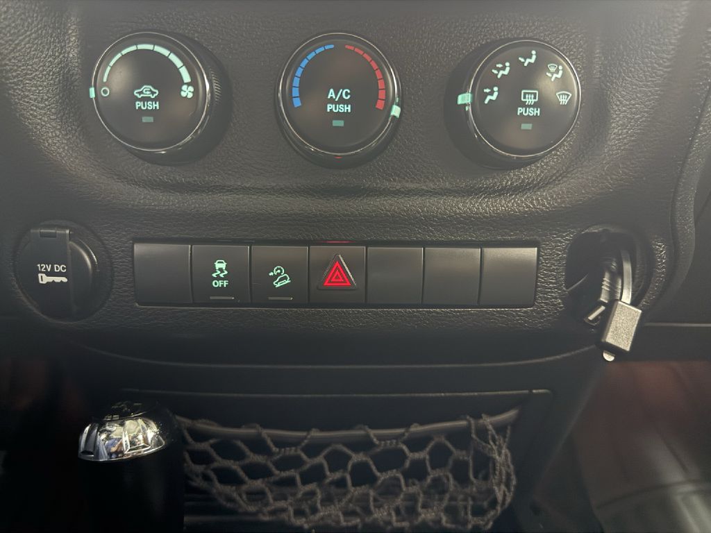 Photo 15 of this JEEP WRANGLER UNLIMI