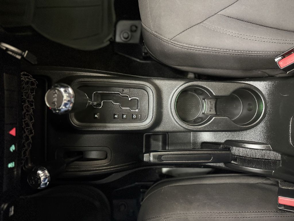 Photo 17 of this JEEP WRANGLER UNLIMI