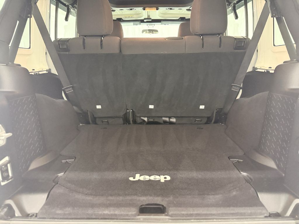 Photo 21 of this JEEP WRANGLER UNLIMI