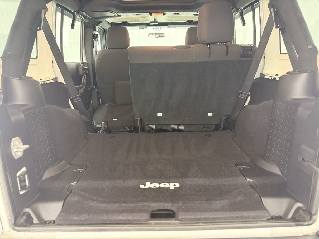 Photo 22 of this JEEP WRANGLER UNLIMI