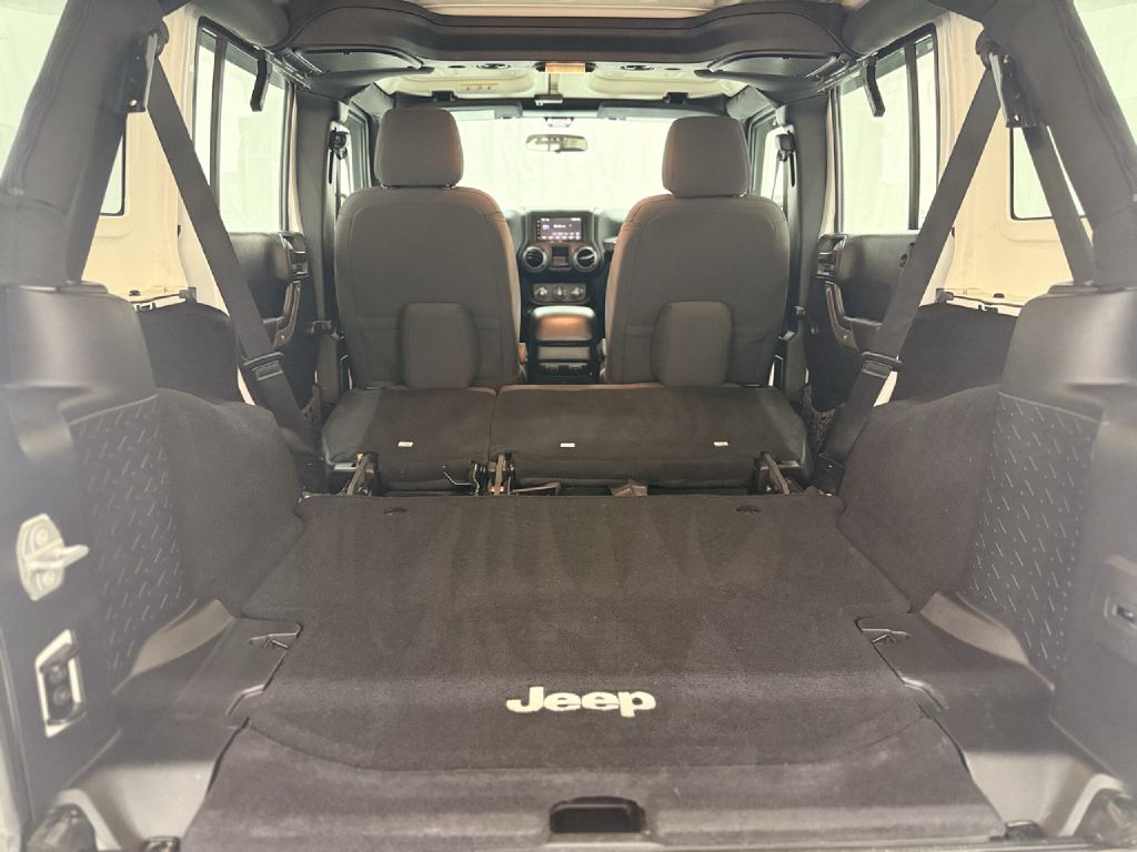 Photo 23 of this JEEP WRANGLER UNLIMI