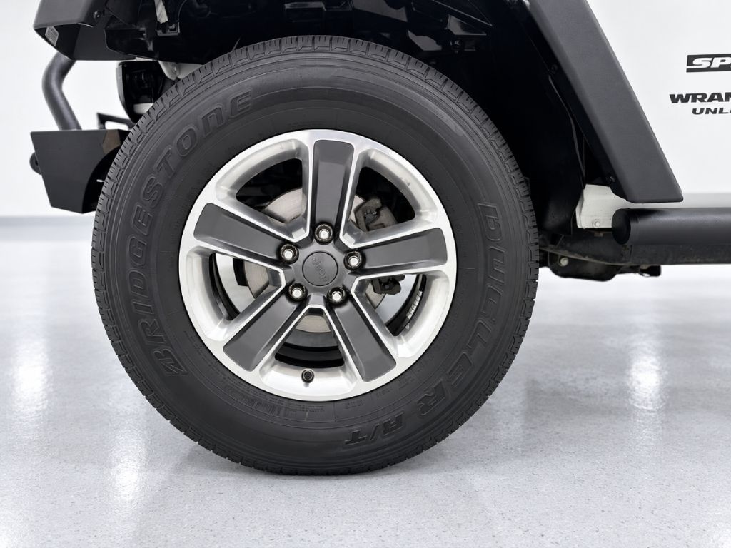 Photo 24 of this JEEP WRANGLER UNLIMI