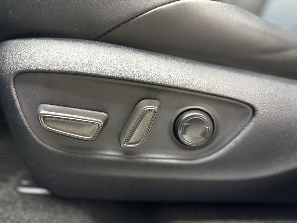 Photo 10 of this TOYOTA RAV4