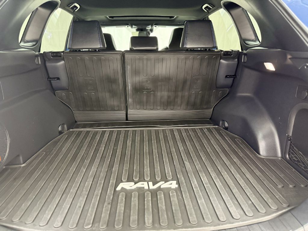 Photo 27 of this TOYOTA RAV4